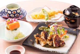 海鮮彩ちらしと知床鶏の炭火焼き御膳